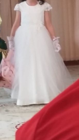 Продам платье для девочек  5-6 лет