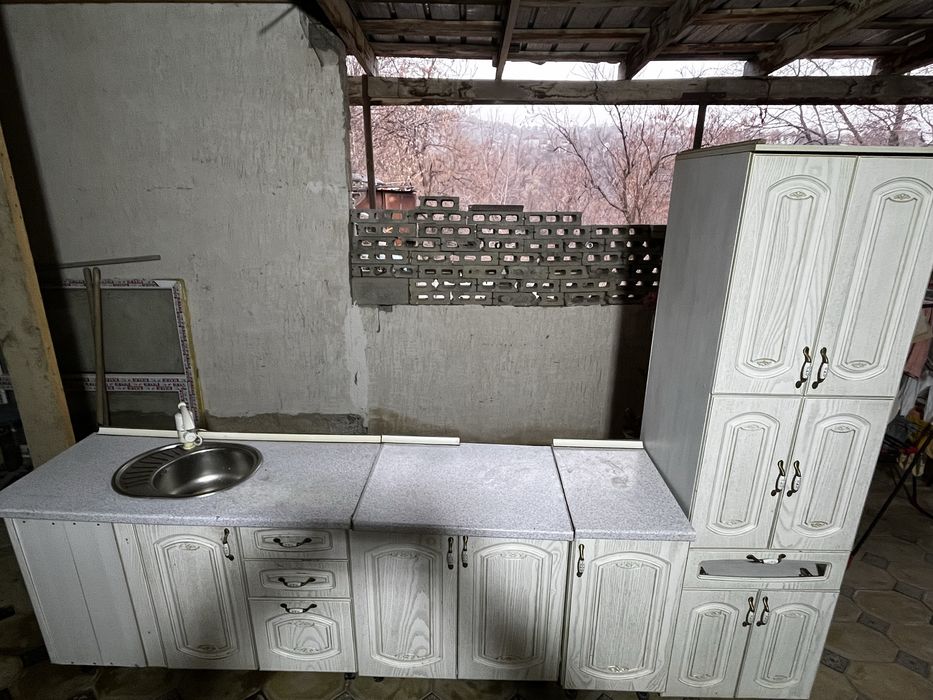 Продам кухонный гарнитур белый
