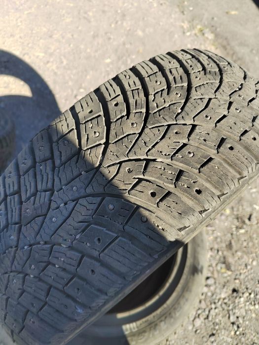 Продам комплект зимних шин