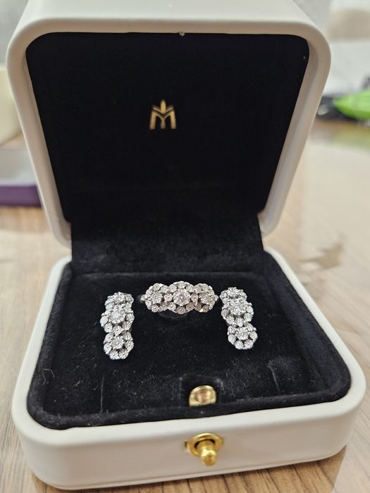 Продам золотой набор с бриллиантами