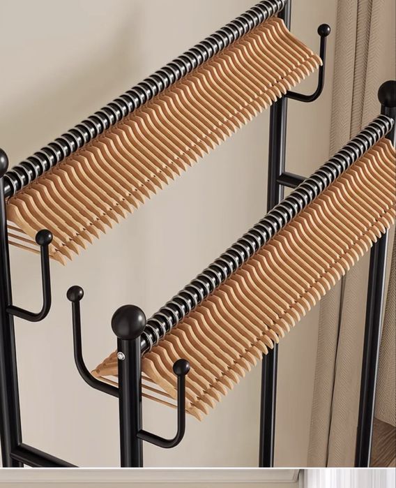 Вешалка для одежды и обуви