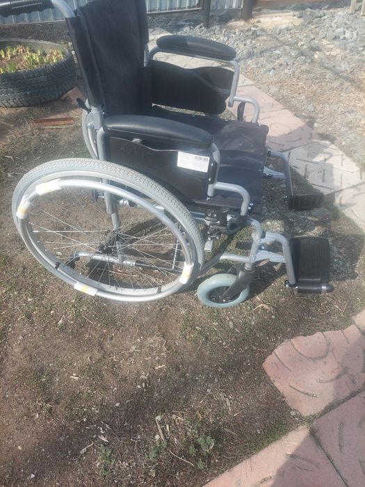 Продам инвалид коляску новая
