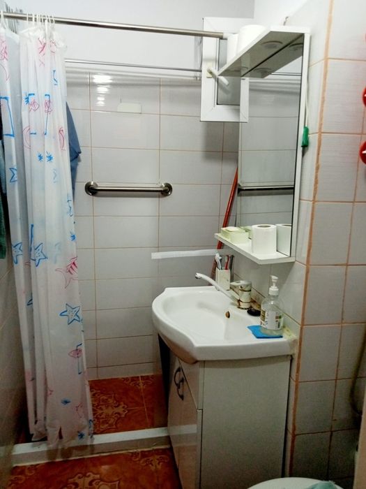 Vând 2 camere semidecomandat Vâlcea cartier Nord