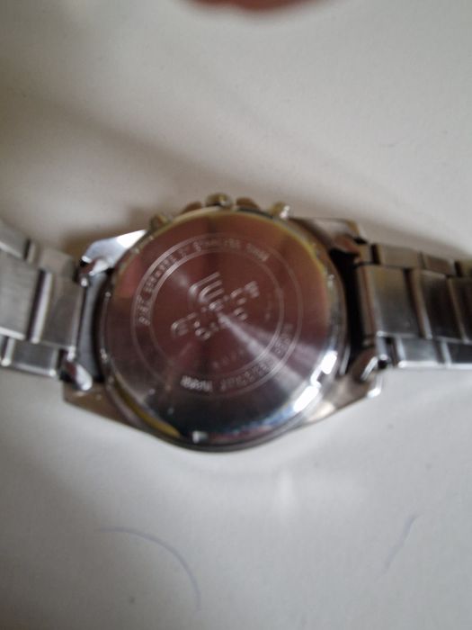 Часы Касио совершенно новые.