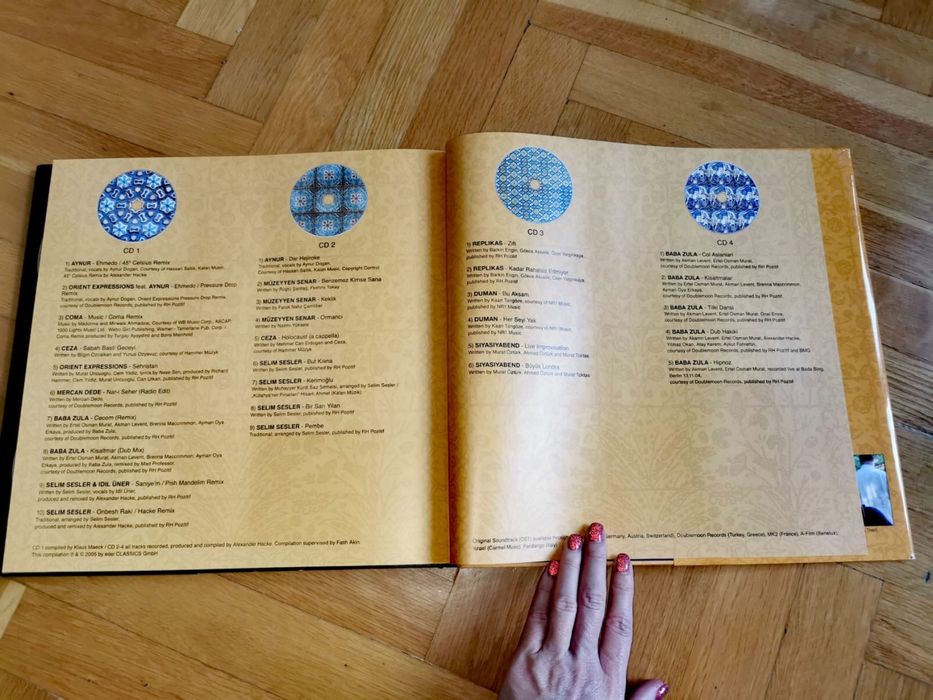 Книга с музикални дискове турска музика модерна традиционна етно поп !