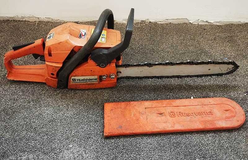 Бензинов верижен трион бензинопил HUSQVARNA 137 резачка за дърва