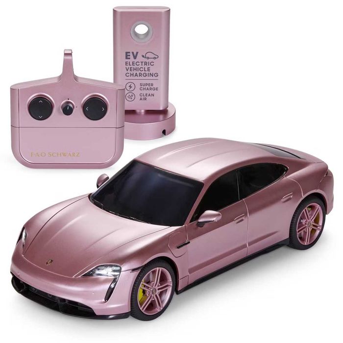 FAO Schwarz Porsche Taycan Turbo S на пульте