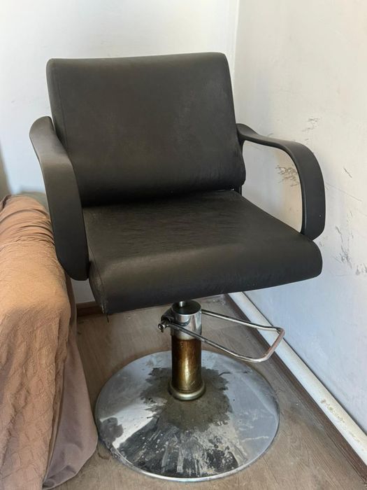 Продам Кресло Парикмахерская
