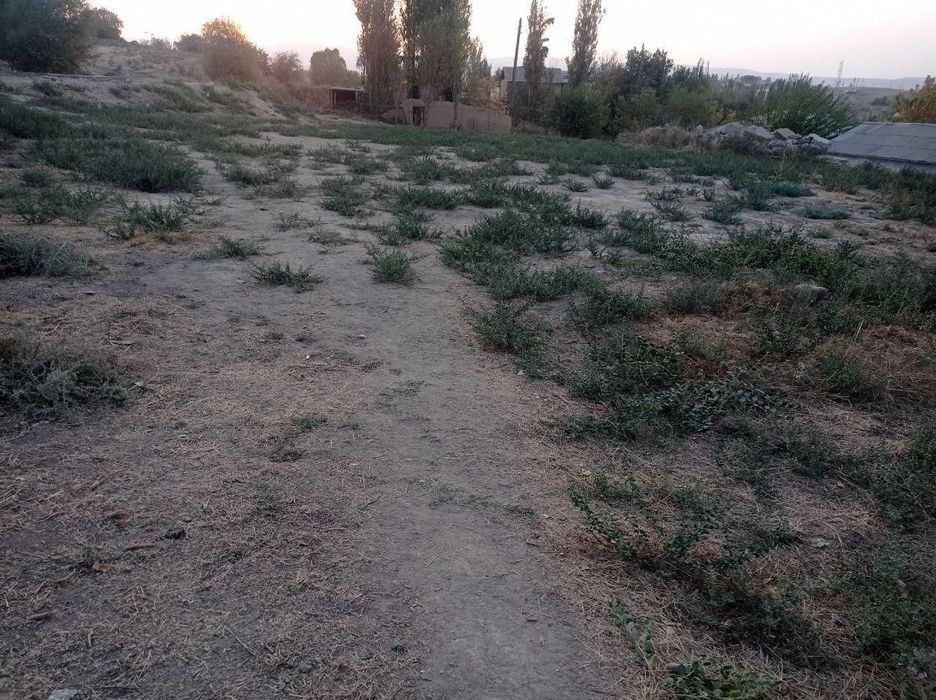 Участка сотилади, сотихи 1800дан (общий 15 сотих)