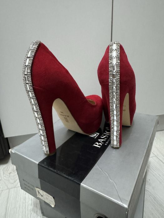 Продам новые туфли