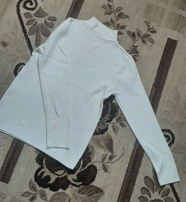 Белая, женская водолазка