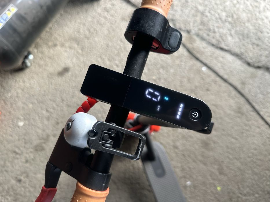 Продавам електрическа тротинетка Xiaomi M365