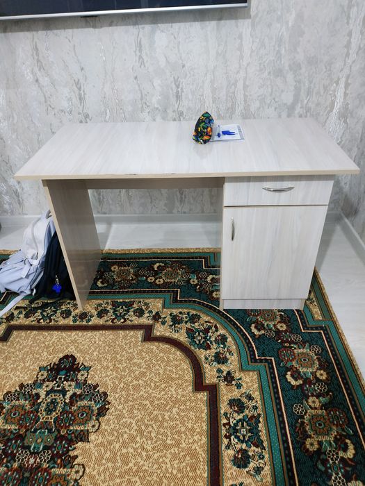 Продается письменный стол