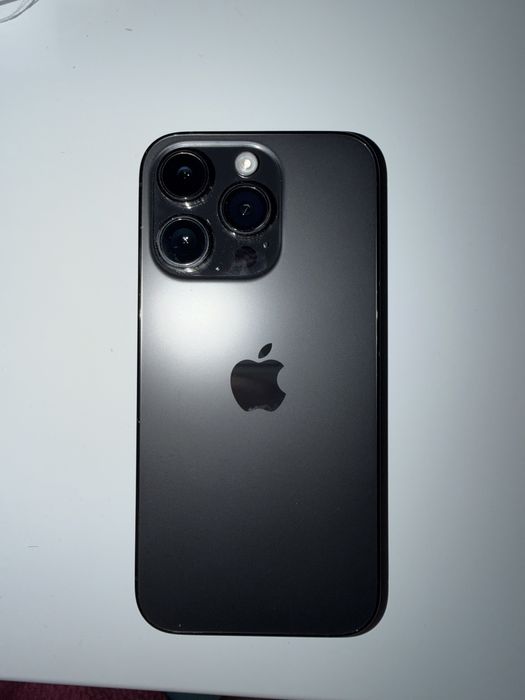 Продам Iphone 14 про,