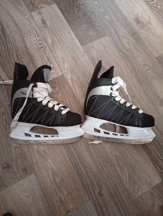 Продам коньки 37 размер