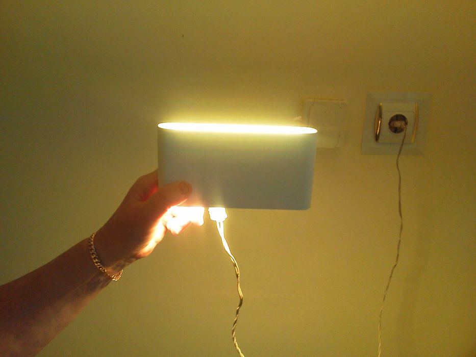 Aplici (Lampi)cu Leduri si Becuri Led.