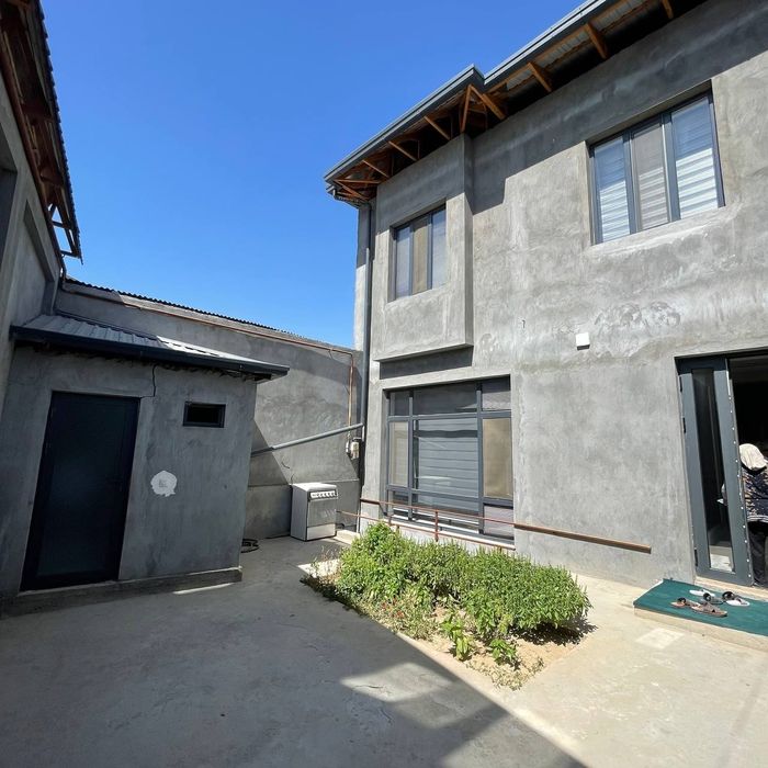 Киров олмазор кучада 2 этажли 1.7 сотиг 5 хона ховли жой сотилади