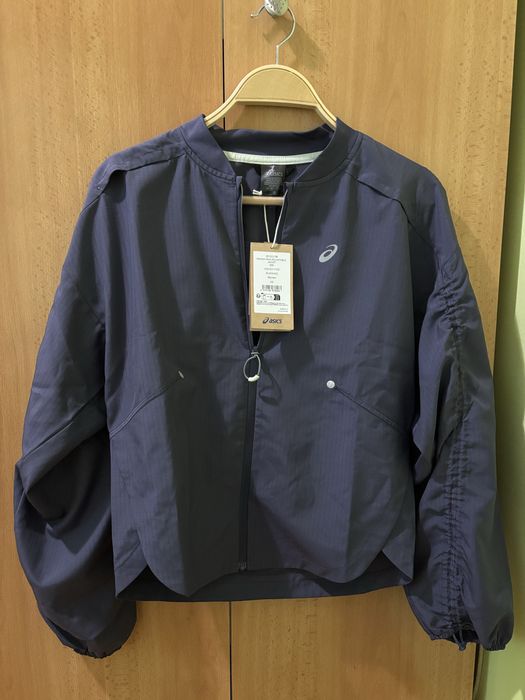 Дамско яке за бягане Asics