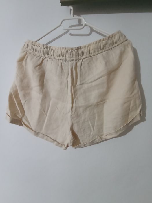 Pantaloni scurți din in bej