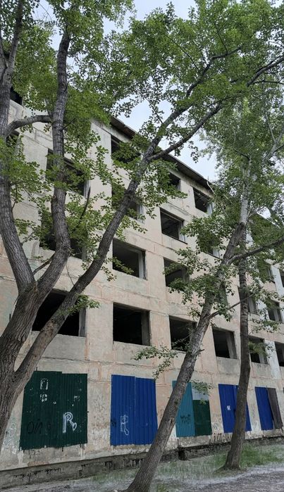 Продаеться здание 5 этажей г.Лисаковск
