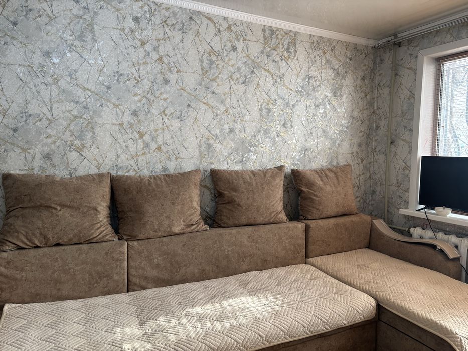Продаи диван пятиместный