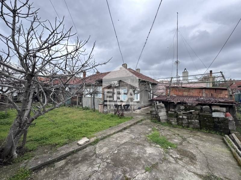ЕКСКЛУЗИВНО! ЕРА ДРЪСТЪР предлага за продажба къща в района на "Трите