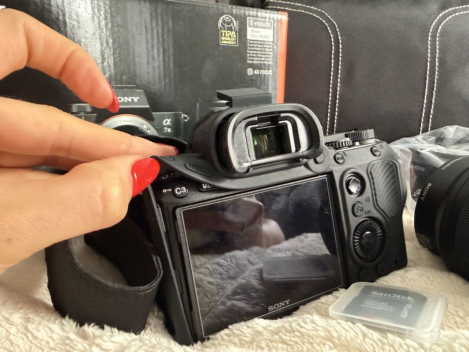 Sony Alpha A7III, 24.2 MP Full-Frame E-Mount 4K HDR, 4D Focus, Wi-Fi NFC, ISO 100-51200