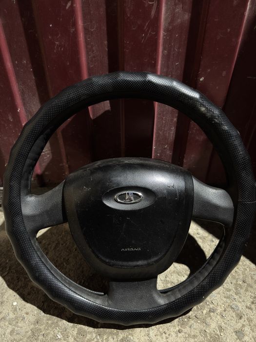 Продам руль от гранты с подушкой