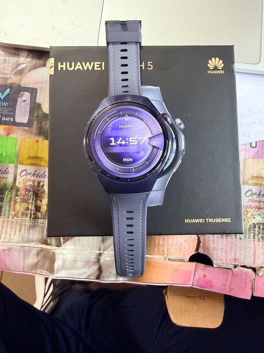 Vând  HUAWEI Watch 5