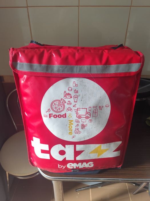 Geantă de livrare și geacă de livrare.     Delivery bag and delivery jacket.