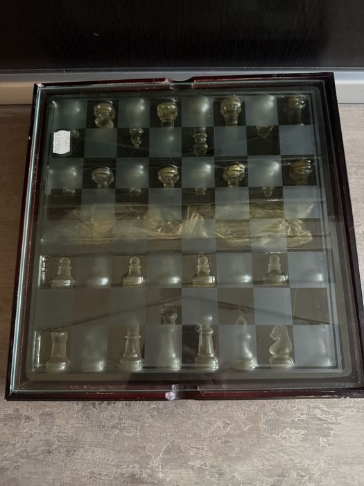 Joc de sah , din sticla