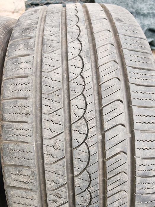 гуми 235 40 19 дот22,23г.