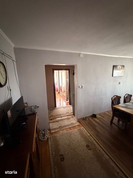 Apartament spațios cu 4 camere – Marghita, zona centrală — fotografia 3