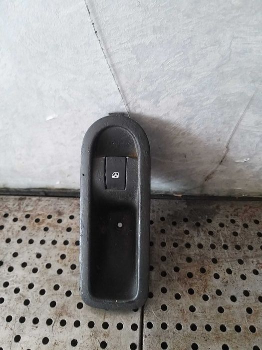 Buton geam electric stanga spate renault megane 2 156015540