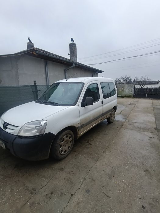 Mașină Peugeot partener