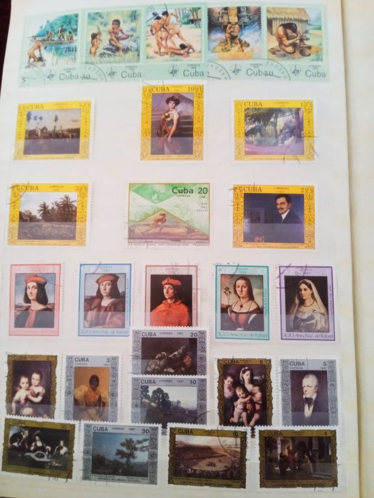 Булар Ссср давридаги маркалар катта альбом килиб тахланган