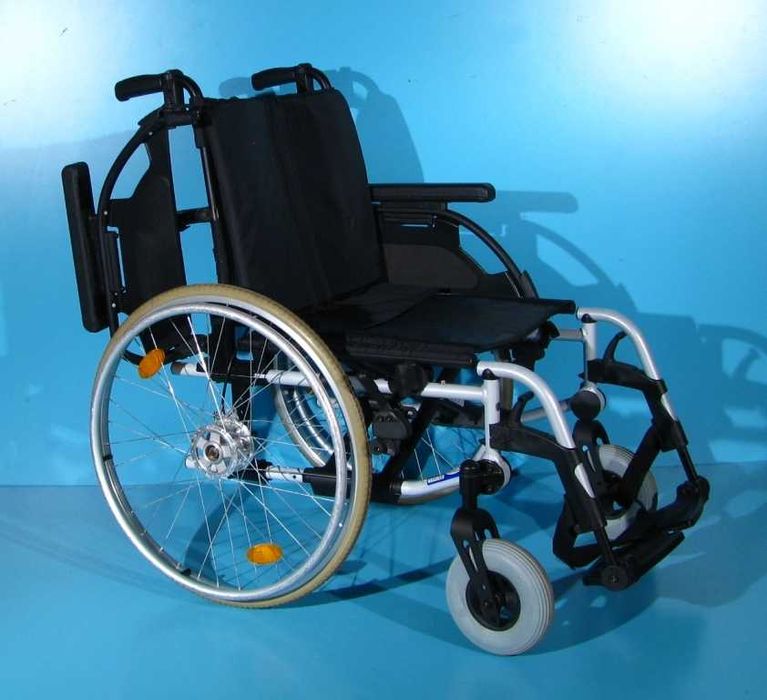 Scaun cu rotile din aluminiu Breezy - latime sezut 52 cm