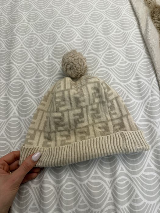 Оригинална вълнена шапка Fendi