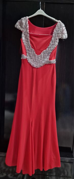 Продам платья разные