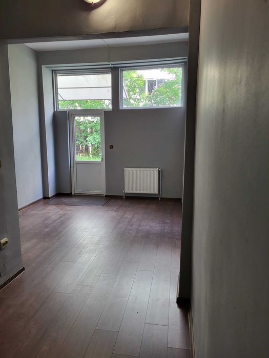 Vând spațiu comercial