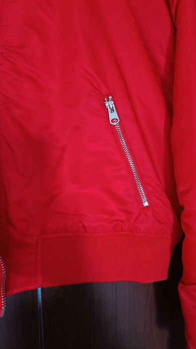 Червено зимно яке