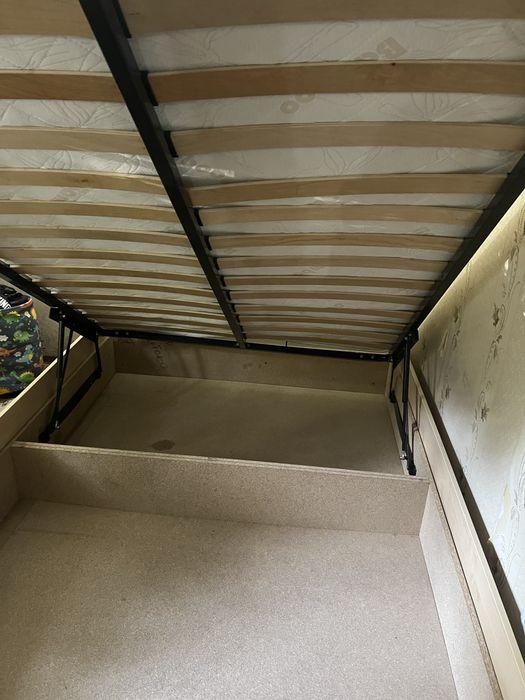 Спальный гарнитур кровать,шкаф