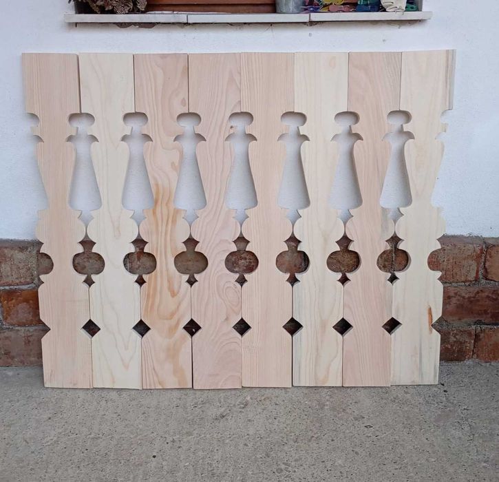 Stâlpi sculptați din lemn