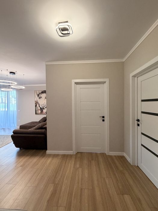 Vand apartament 2 camere , zona BMW , langa viitorul  Spital Regional , complet mobilat, utilat .