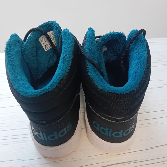 Маратонки тип боти на Adidas