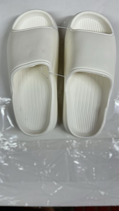 Шлепанцы изики ,сланцы