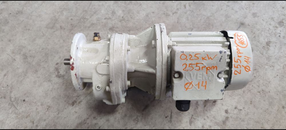 Motor electric trifazat cu reductor, 0.25kW, 255rpm, 380V