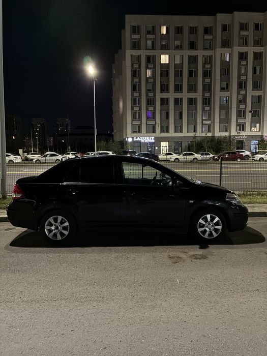 nissan tiida 2011