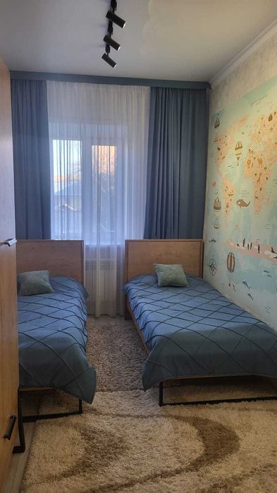 Продам двухэтажный коттедж в центре города