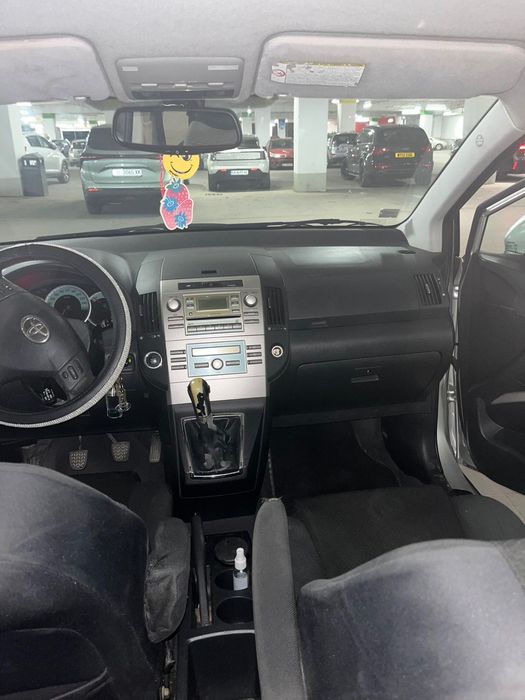 Toyota Corolla Verso 2004г(1.8 бензин-газ)